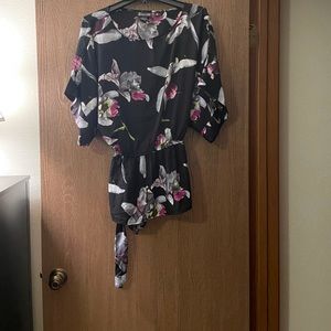 NWOT. Light floral blouse. Size L. New York and Company.